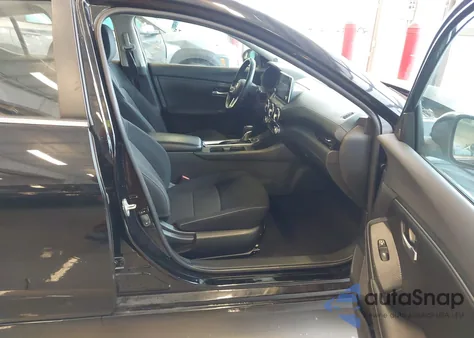 2021 Nissan Sentra Sv Xtronic Cvt z USA, uszkodzony, nr VIN 3N1AB8CV2MY247717